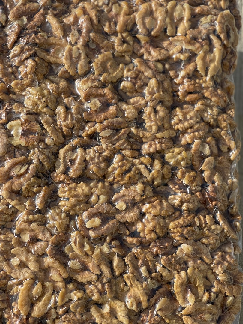 I sell walnut kernels in halves, quarters, mix in 10 kg boxes