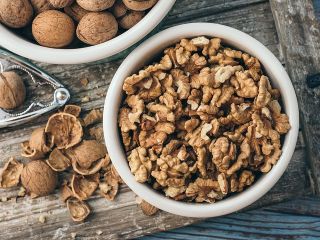Butterfly High Grade Walnut, Whole Nuts, 4 Pieces and
