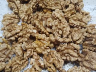 I will sell this year's split nuts, very tasty,