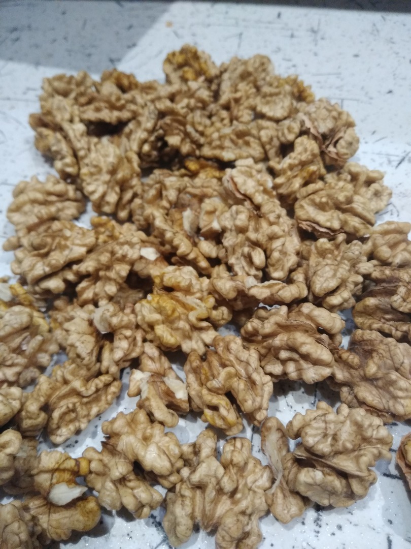 I will sell this year's split nuts, very tasty, with a larger amount, I recommend negotiating the price