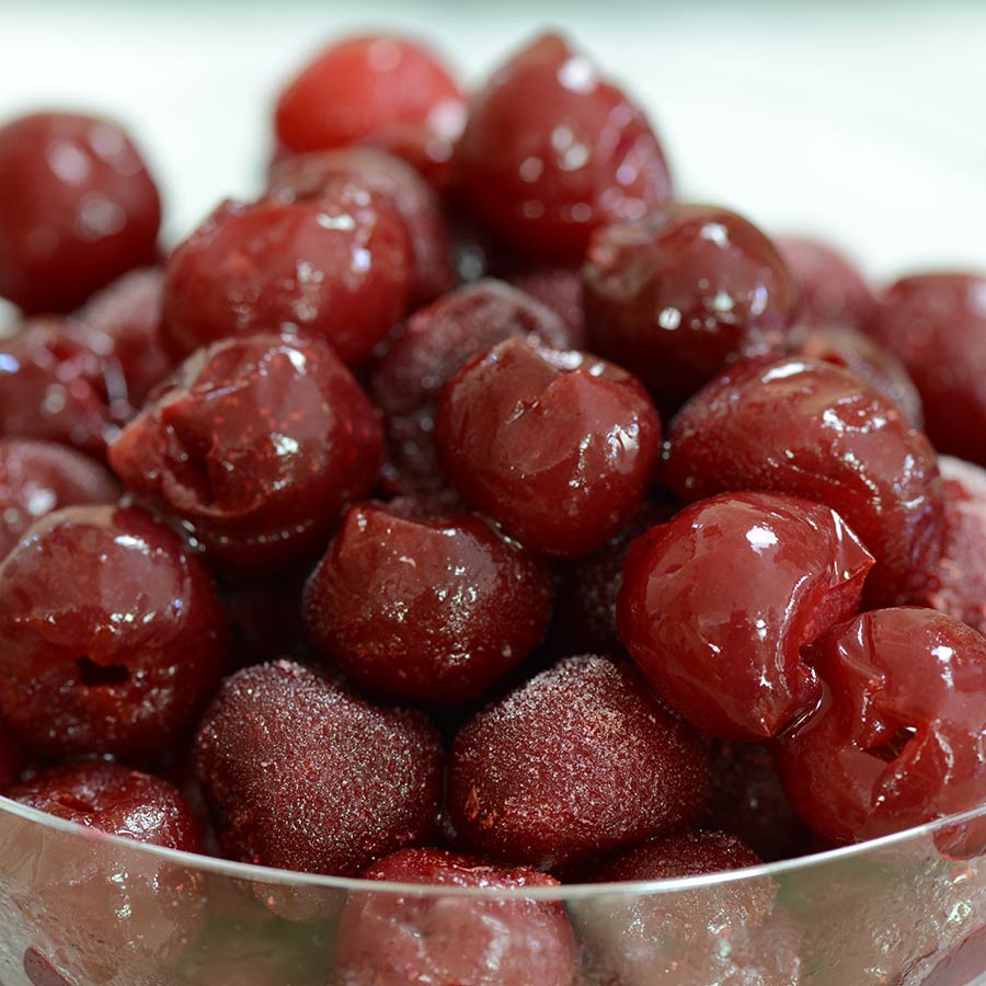 The benefits of cherries: - Promotes the removal of excess fluid from the body; - Strengthens tissues and blood vessels; - Promotes blood renewal; - Has a mild