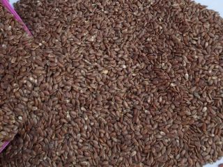 Company from Romania sells flax seeds, in big quantities.