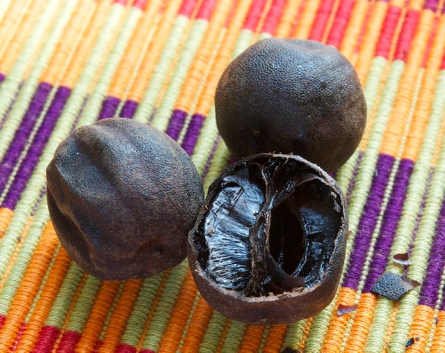 Wholesaler delivery: Whole and ground black lemon