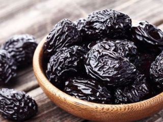 For sale, large quantities (20t+) of plums packed in
