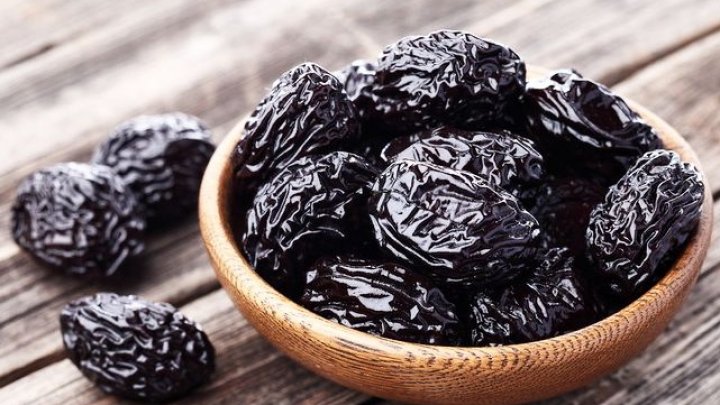 For sale, large quantities (20t+) of plums packed in 10kg cardboard boxes
