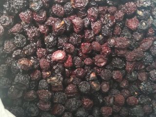 Sell dried sweet cherry with pits from Moldova. Quantity