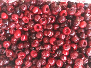 pitted frozensourcherries paking 10kg origin IRAN