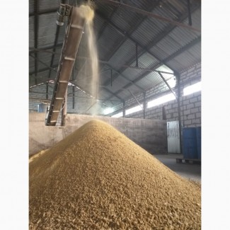 We sell soybean meal in bulk, packing runs, dam