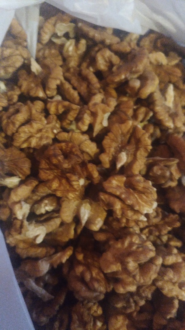 I will sell freshly shelled walnuts 6.40 PLN 22 per kg
