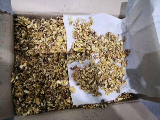 I will sell a walnut. Bright halves. Mix 40%