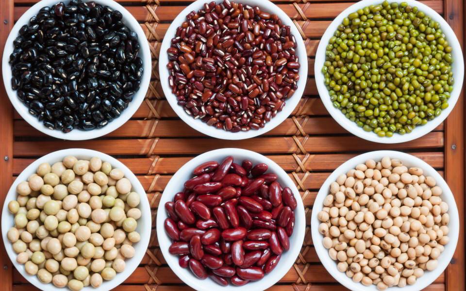 We buy beans in any quantities (from 1 ton)