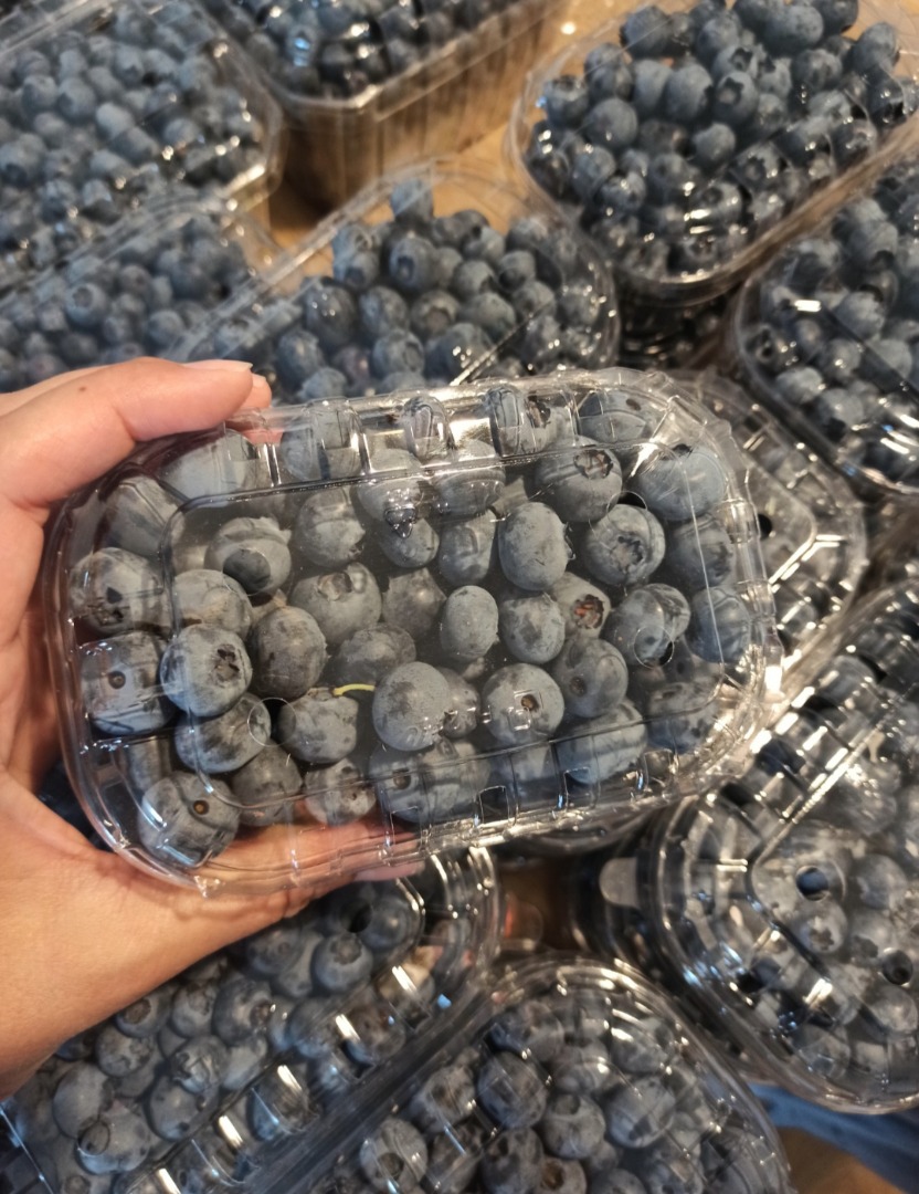 I am selling blueberries from July to September, five varieties, sweet, the weekly harvest is about 150-200 kg
