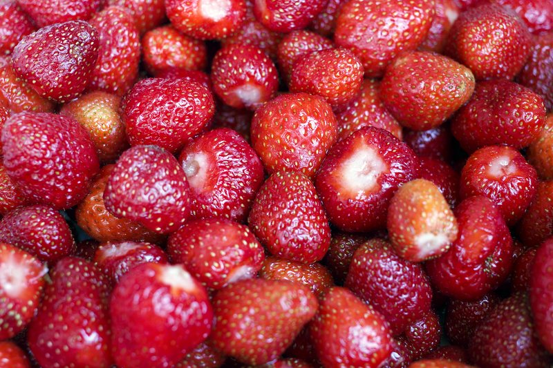 Looking to buy fresh, de-stemmed strawberries in large, wholesale quantities, truckloads, and other fruit