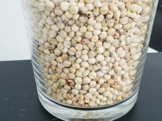 We offer white sorghum of own production. Moisture 14%