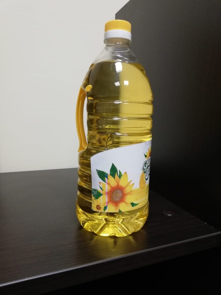 We offer the following edible oils: - Crude Sunflower Oil: $ 1,200 per MT - Refined Sunflower Oil: $ 1,500 per MT - Crude Corn Oil: $ 975 per MT - Refined Corn