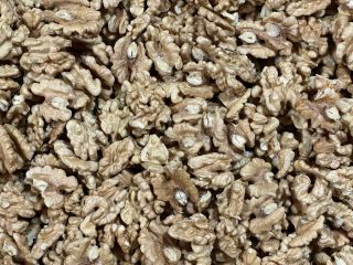 We sell walnut kernels in halves / quarters /