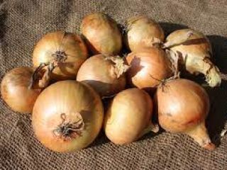 We are looking for yellow and red onions. We