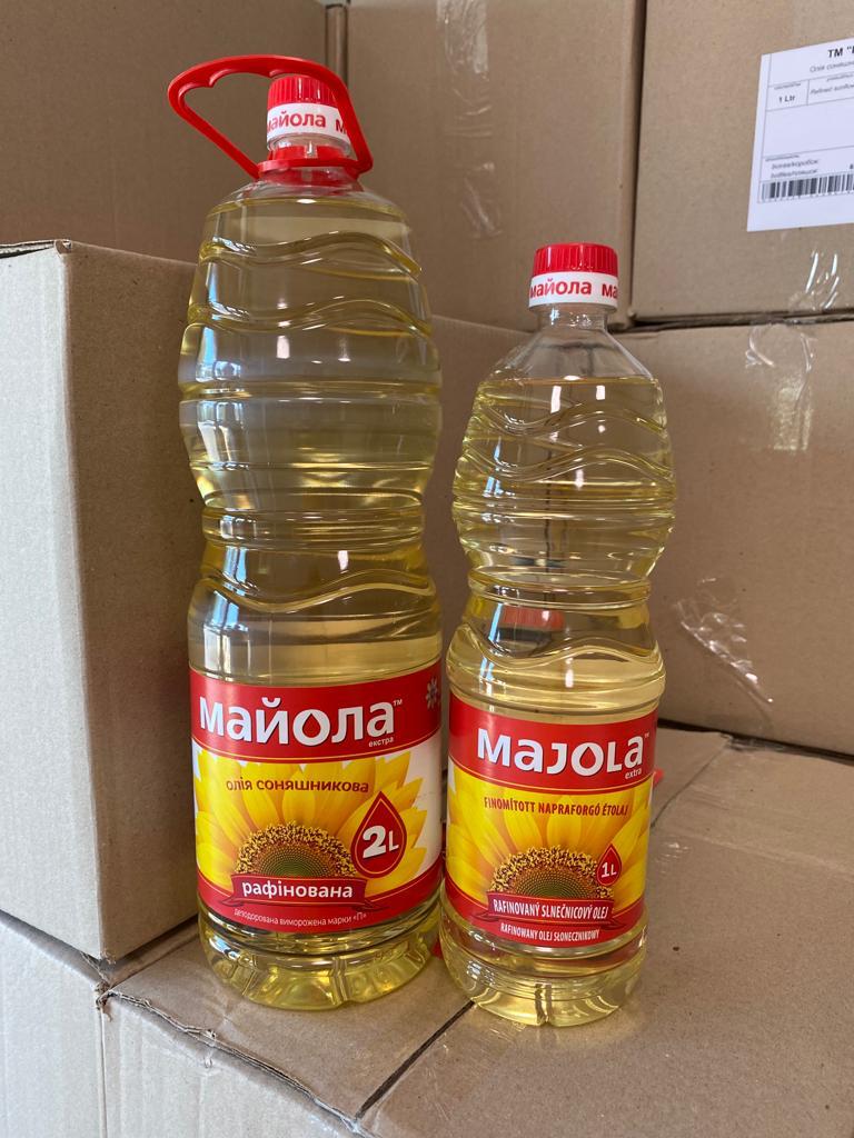 Refined sunflower oil 100% Bottled 1l (also available 3l, 5l and others) Price 1.90 € / l Possible delivery to any country On request, a dedicated customer