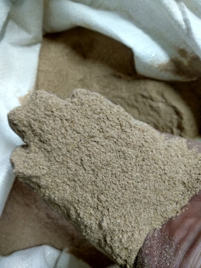 I will sell a barge, a minimum quantity of 22 tons, packed in 20 kg bags or big bags