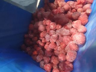 Selling strawberry ZENGA ZENGANA Packing 1/11 in plastig bags