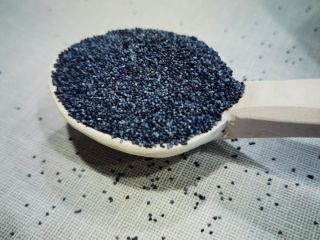 I sell 100 tons of blue poppy own production.