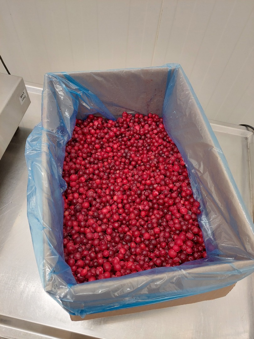 I will sell frozen cranberries class I, the raw material has all the tests and certificates available for inspection