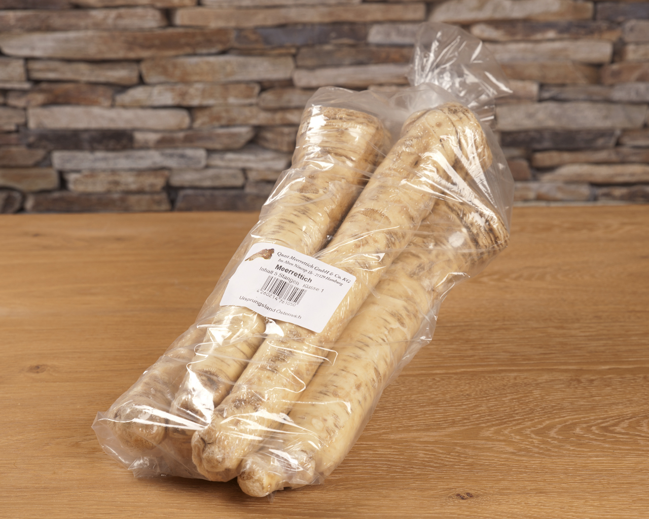 We are supplying mainly german supermarkts as well as european wholesales market with our fresh 1st class horseradish the whole year