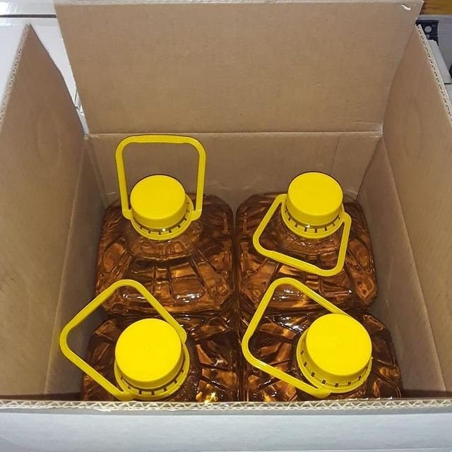 We can supply refined and Crude edible oils in variable packaging and in bulk every quantity, we spoke Italian very well
