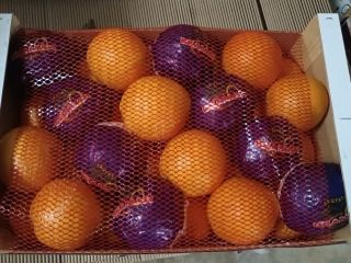 I offer oranges straight from sunny Spain. The fruit