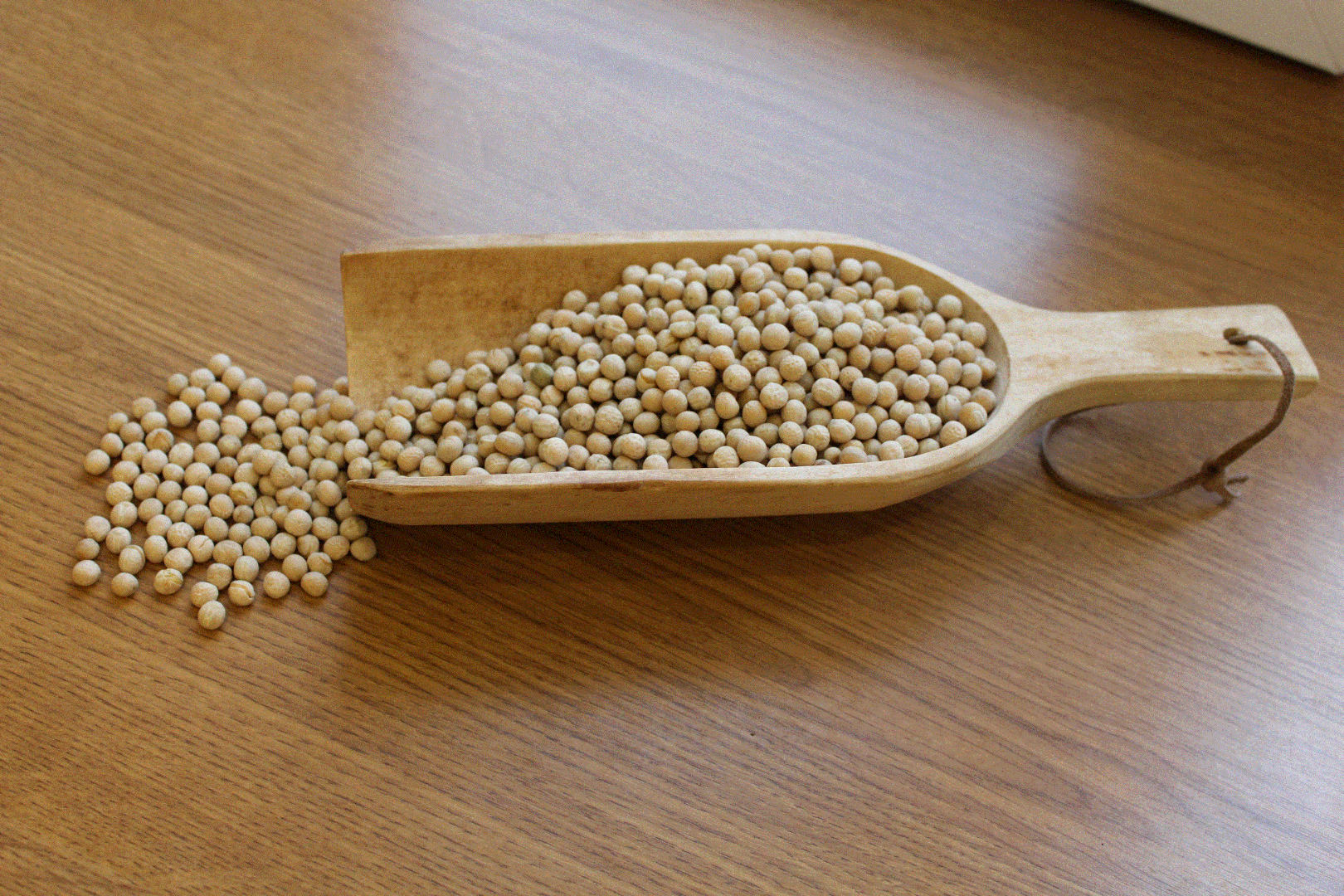 Certified organic edible peas