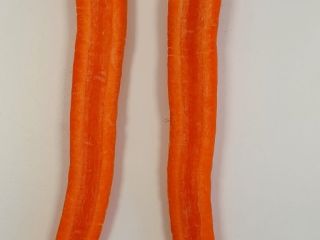 We are offering two types of carrots for sale