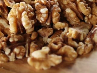 I will sell this year's cracked walnuts, price negotiable,