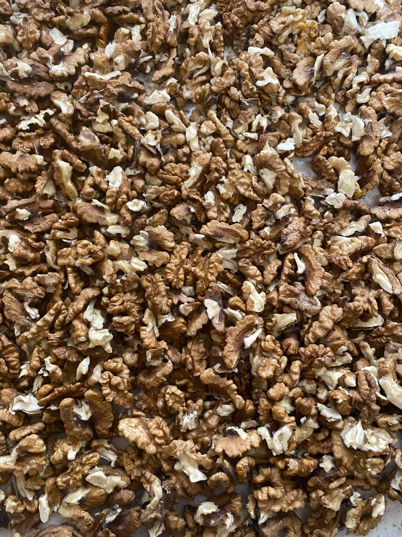 For sale organic dried walnut kernels production 2022 of very good quality hand cracked