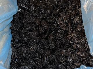 Selling first class of dry prune with and without