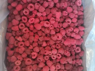 Frozen rapsberry 90/10 Variety:Polka Packing:11 kg in carton bag