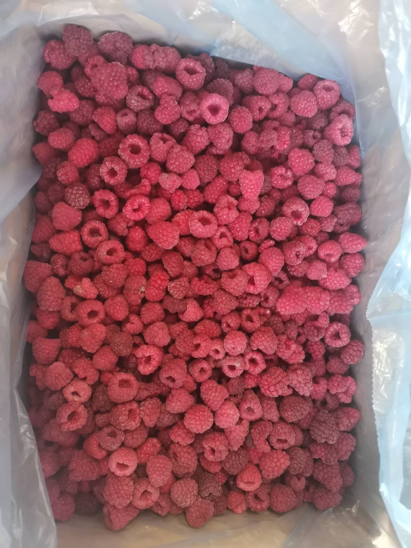 Frozen rapsberry 90/10 Variety:Polka Packing:11 kg in carton bag