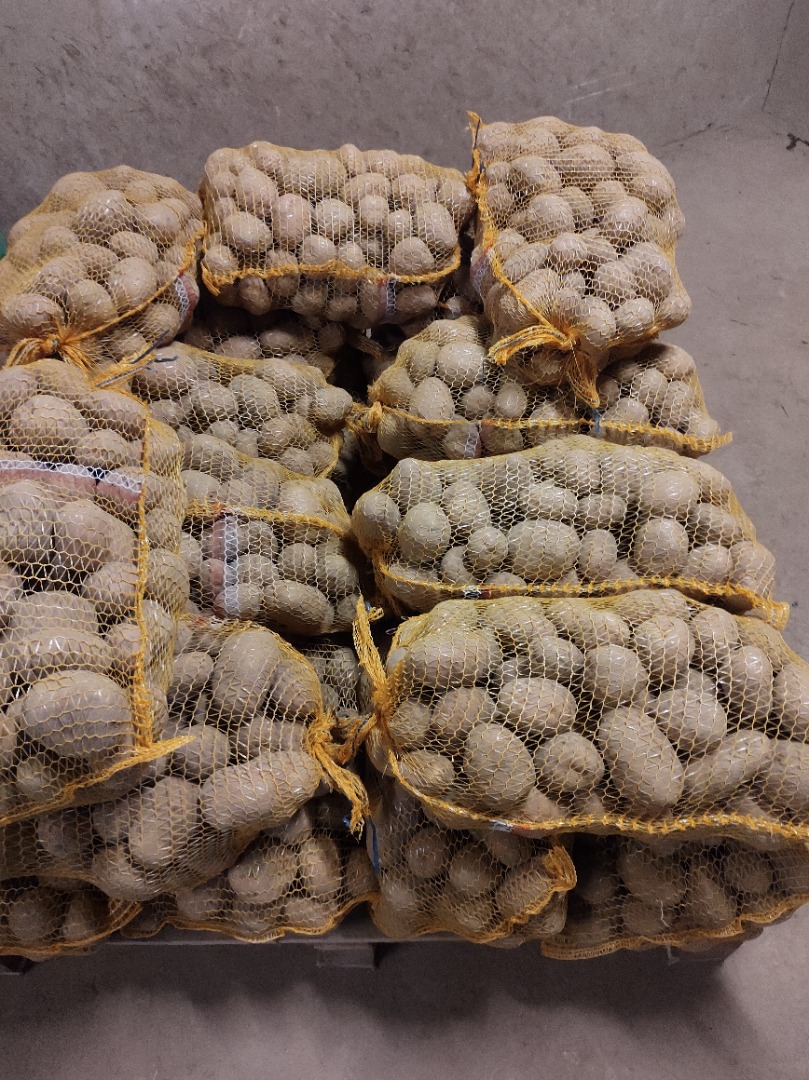 I will sell red bellarosa potatoes, thick, approx