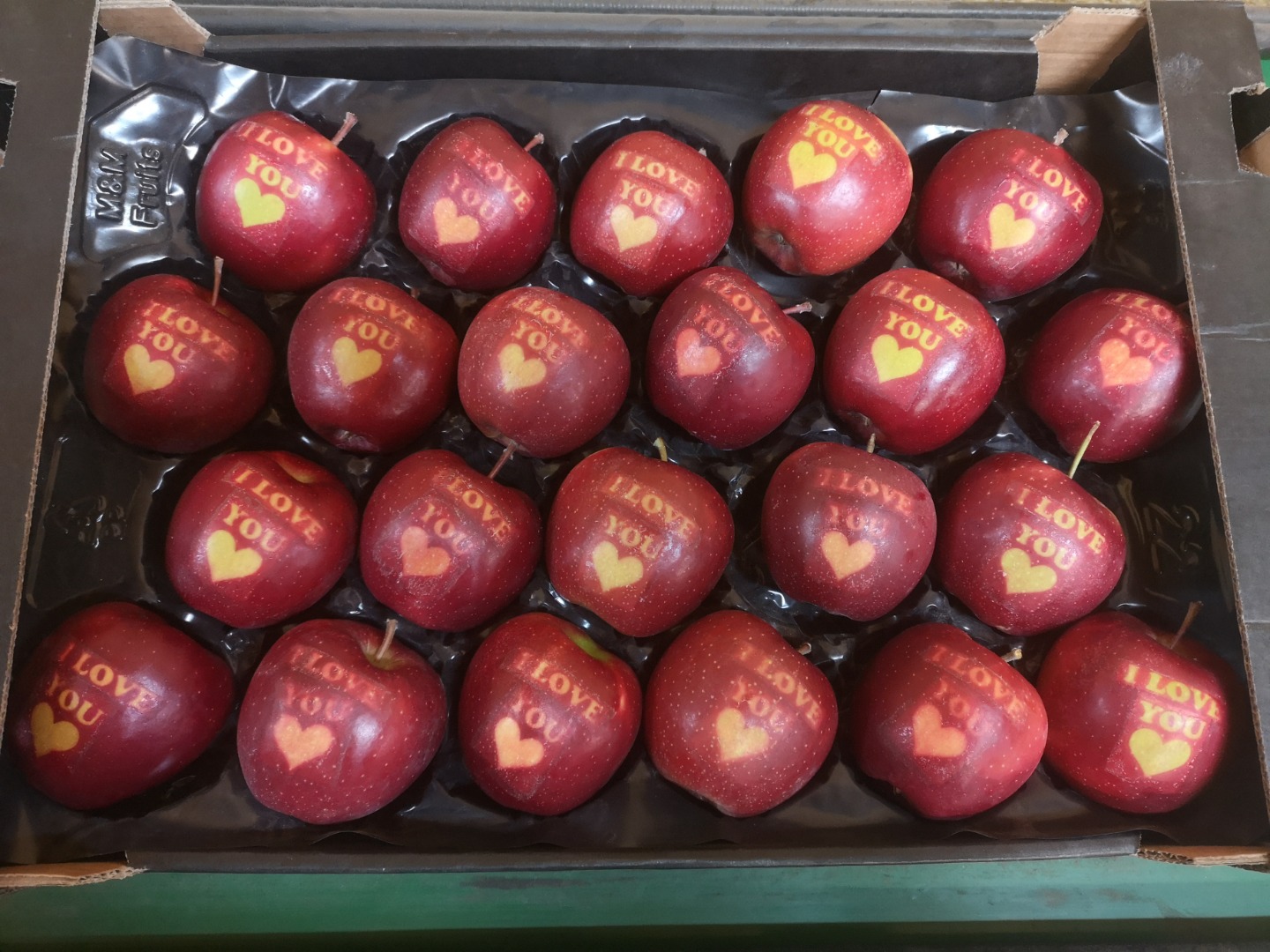 I will sell from the cold store KA+Smart Fresh, apples with inscriptions I LOVE YOU, varieties red jonaprince and rubinstar, caliber 70-75 mm and 95+ mm