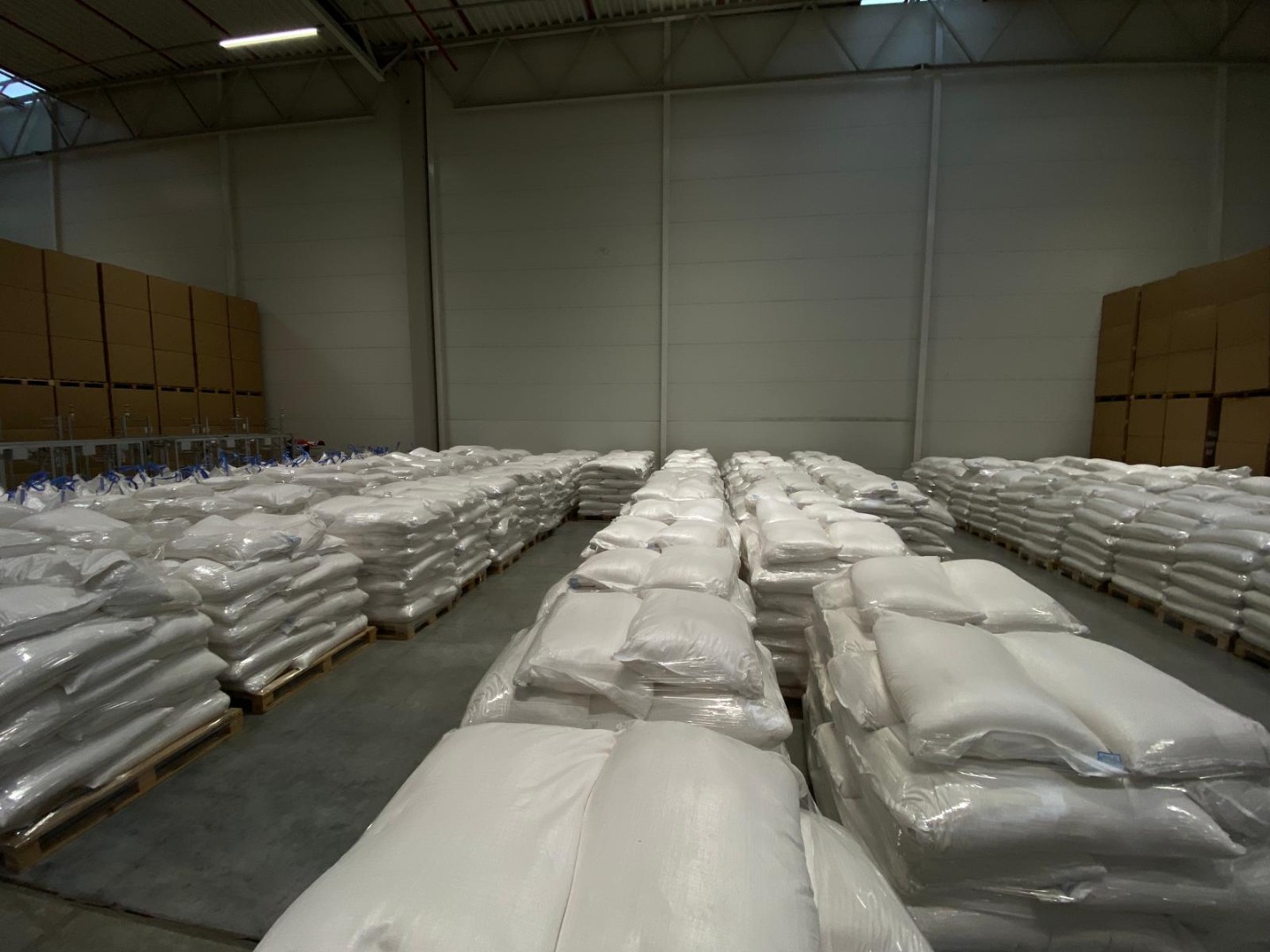 Beet SUGAR in stock BIelany Wrocławskie SUGAR (50 kg bags) PRICE: 4.39 PLN/ net per kilogram with delivery on EURO pallets Quantity 15-20 bags on a pallet; Net