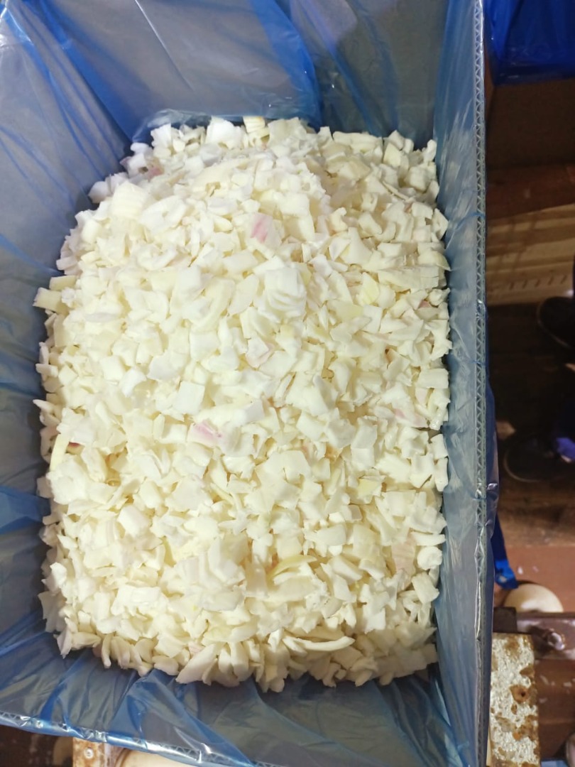 We offer frozen onion Packing : 10kg per carton For more information contact me Salesdep Mrs.Shimaa Mady