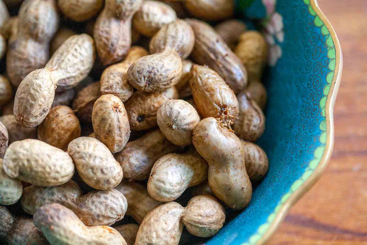 Wholesale High Quality Peanuts + Redskin Peanuts If peanuts are eaten with the skin on, they will have more micronutrients than the peeled and sorted ones