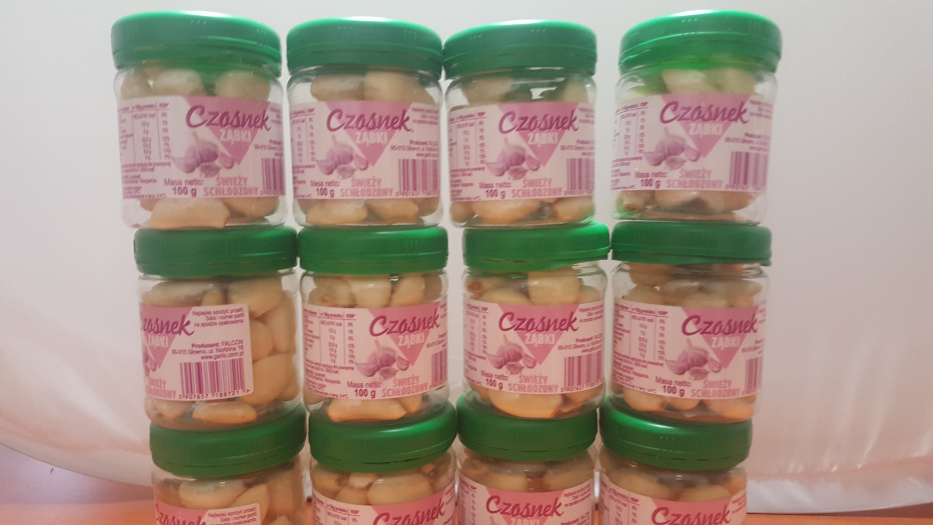 Hello, I am looking for distributors of peeled garlic, the range of packaging and weight will match the requirements