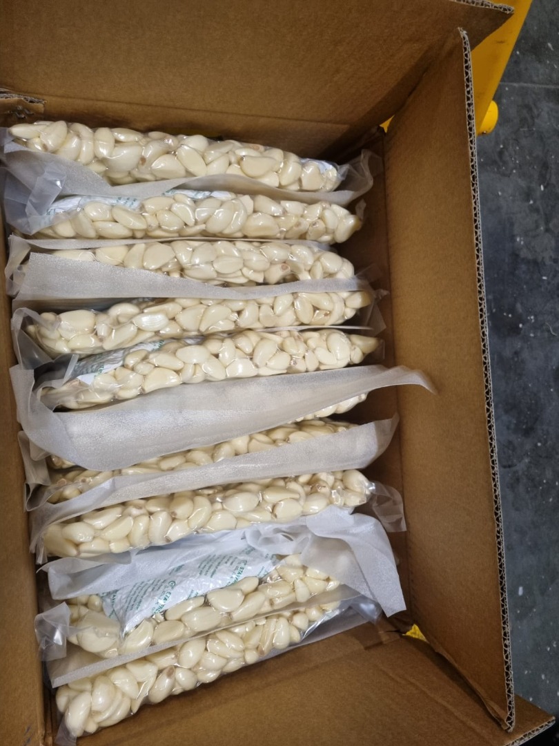 Fresh delivery of Egyptian garlic with long haulm, 20kg bag