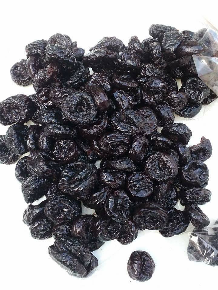 We selling prunes: Type: Stanley Moisture: from 18-35% With or without stone Calibrated or uncalibrated With or without preservatives