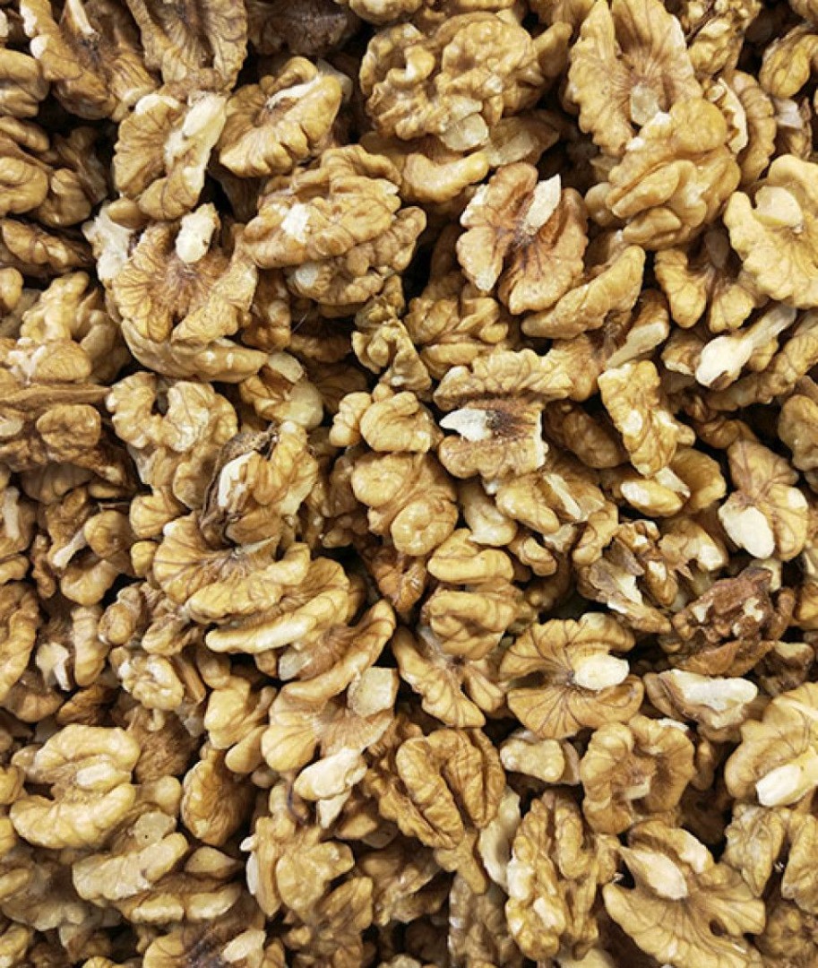 we are a company that sells walnut kernels with delivery all over Europe, for details contact me on
