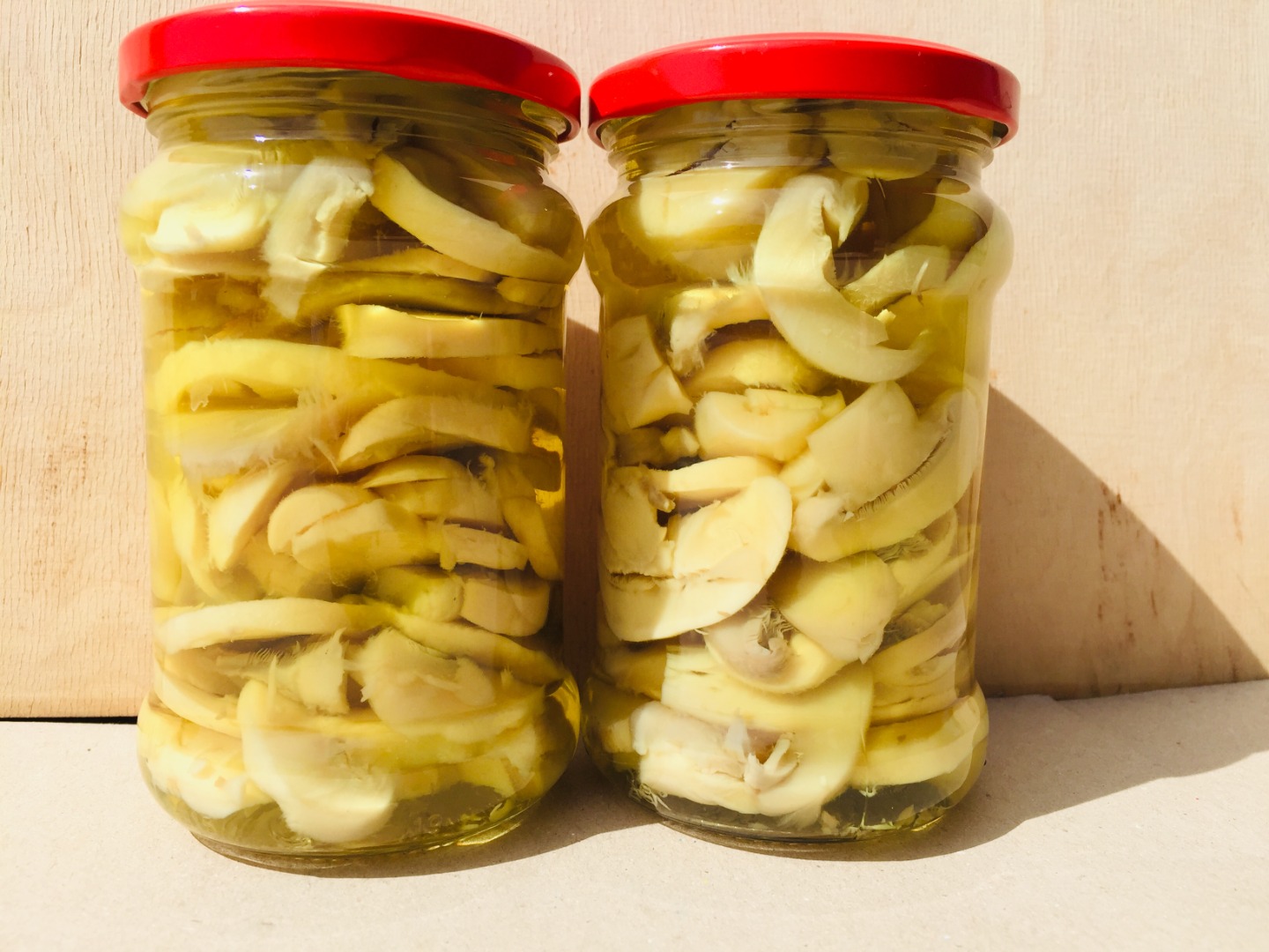 We offer for sale sliced and whole mushrooms in natural brine