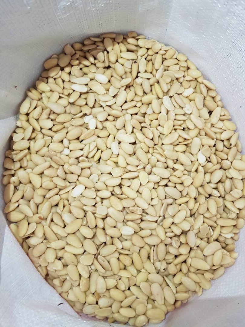 I will sell: whole cashew nuts 5 tons price PLN 27/kg cashew nuts halves 5 tons price PLN 21.95/kg shelled hazelnuts PLN 28/kg California almonds PLN 23/kg