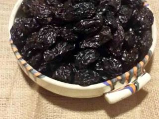 I'm selling a ton of dried plums!!!