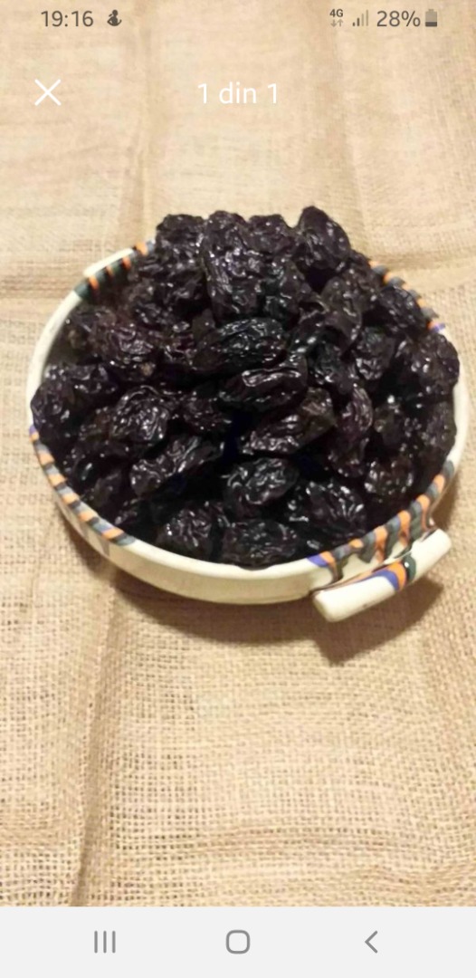 I'm selling a ton of dried plums!!!