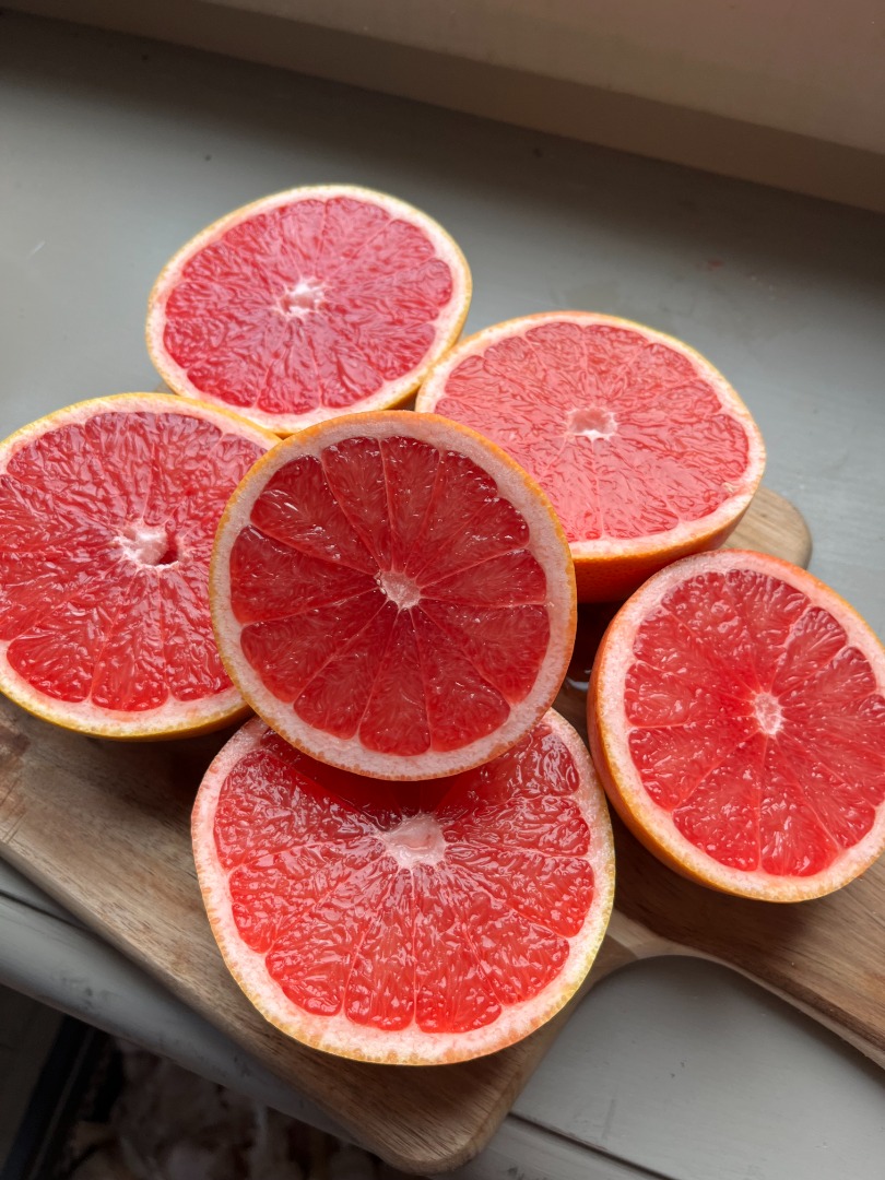 Hello, I have for sale freshly delivered grapefruits, Star Ruby variety imported from Turkey, packed in boxes of 15 kg (60-65 pcs) and a larger caliber of 15